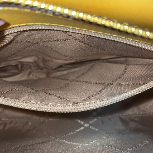 NWT Michael Kors ‘Sheila’ Small Center Zip Non-Leather Satchel - Picture 12 of 14